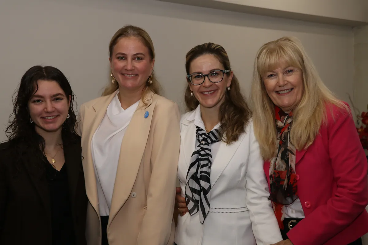 Giovanna Scandelae, Priscilla Scandelae, Patrícia Scandelae e Terezinha Scandelae