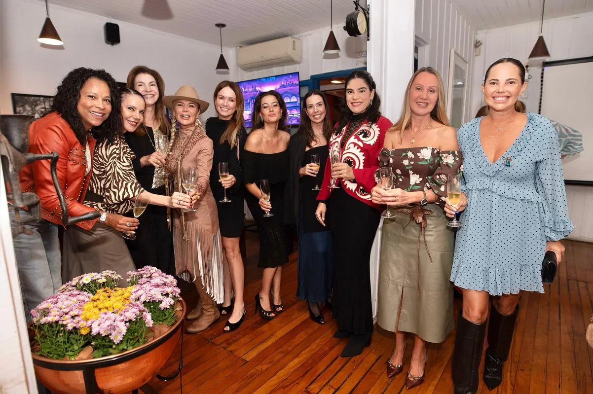Leane Donato, Grazia Souto, Newce Cruciol, Daiane Minelli, Vania Kozan, Ana Helena Junqueira, Karina Malaguito , Claudia Carminatti, Jaqueline Reis
