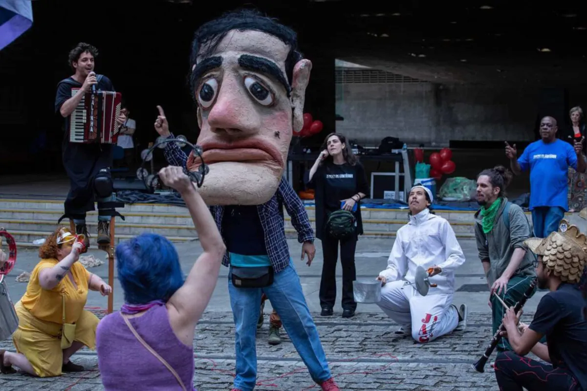 O grupo Mugunzá de Teatro vai apresentar o espetáculo "AnonimATO" no Espaço Petrobrás no domingo (14), a entrada é gratuita