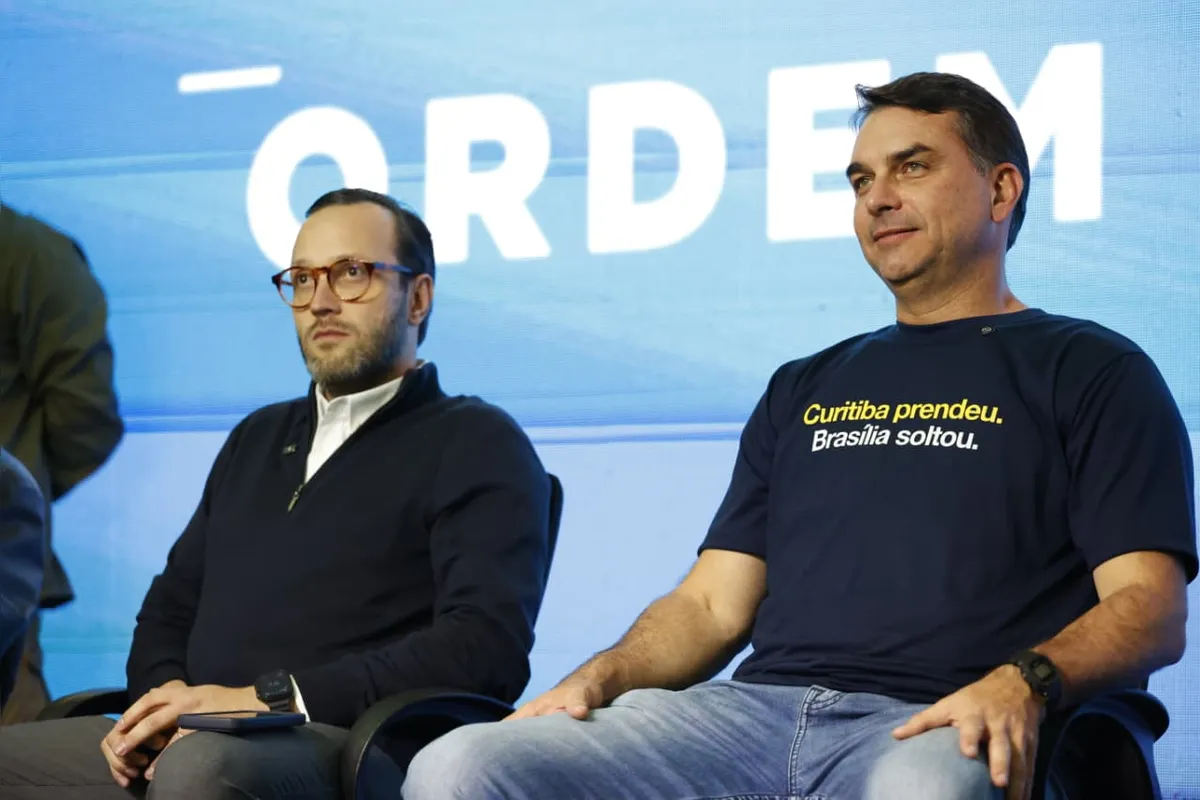 Imagem ilustrativa da imagem Em meio a escândalo do Banco Master, Flávio Bolsonaro lança pré-candidatura de Moro