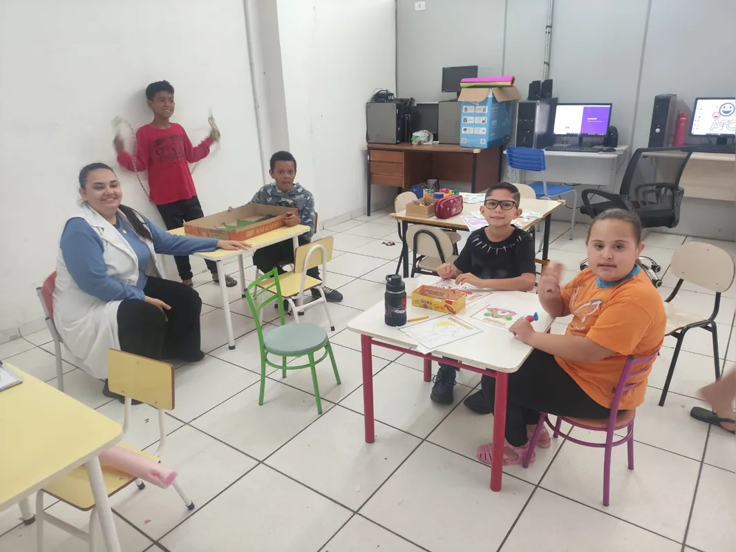 A AFC (Associação Flávia Cristina) trabalha pela autonomia e inclusão social da pessoa com deficiência alcançando crianças, jovens, adultos e idosos