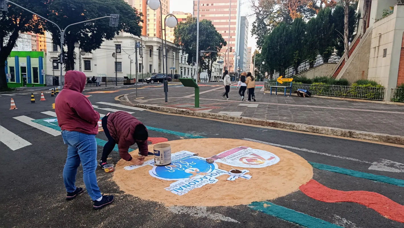 Imagem ilustrativa da imagem Fieis celebram Corpus Christi com procissão em volta da Catedral