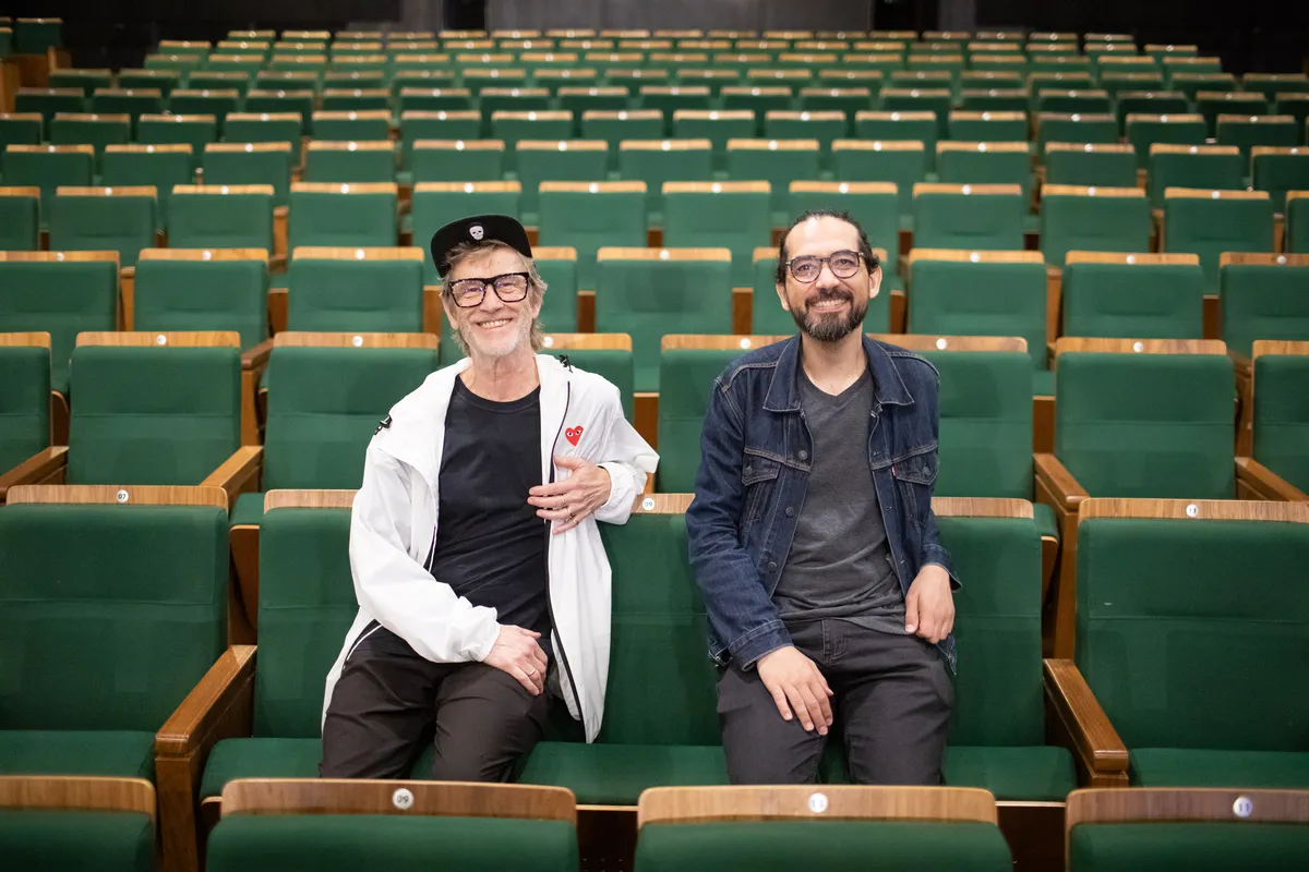Paulo André e Luiz Rocha, do Galpão: "Levamos para o palco 14 pessoas da plateia. "Elas compram o "Ingresso Experiência" e integram o espetáculo"