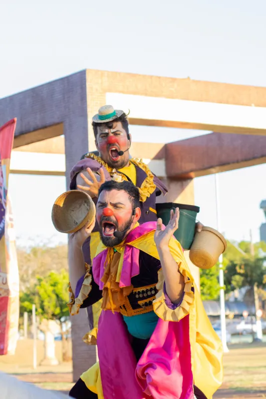 A Cia AMMA Teatro leva o espetáculo "Circo Show" ao Shopping Royal Plaza, no sábado (13), às 11h30