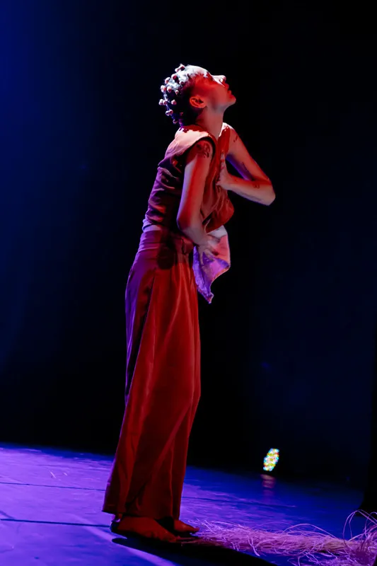 Aséstral”, da Cia. MoonLight (Londrina), traz dança afrocontemporânea à programação