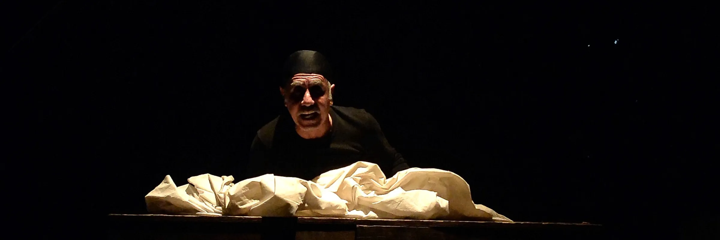 “Frankenstein”, do Teatro Viajeinmóvil, do Chile: beleza e tormento no palco do Espaço Villa Rica, nesta quinta (25) e sexta (26)