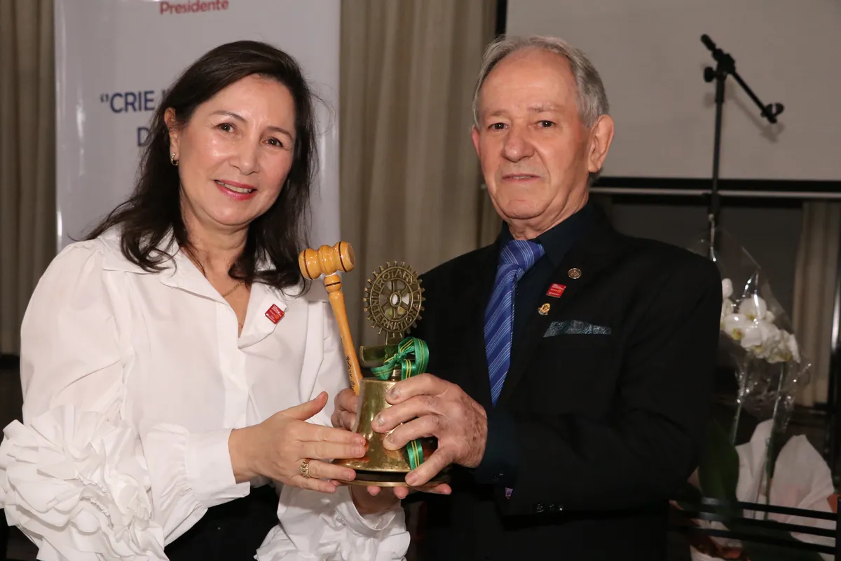 Jaqueline Tramontin transfere o cargo para Dilmar de Andrade , novo presidente do clube