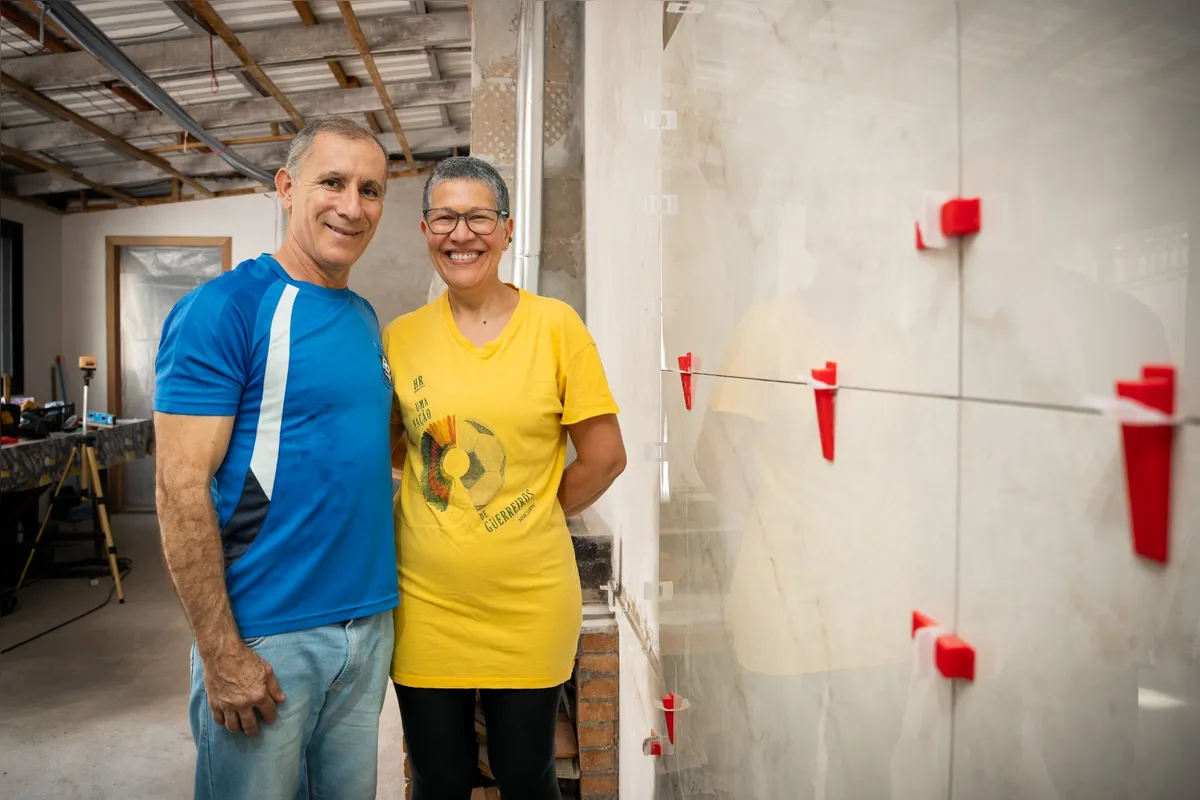 Isaías Dias de Castro e a esposa Raquel Gomes: "Cada grão de areia aqui tem uma história"