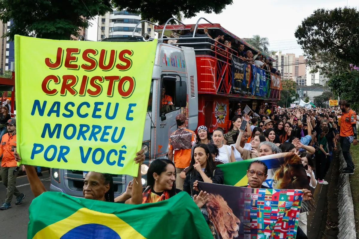 Em Londrina, a Marcha para Jesus começou no cruzamento da Higienópolis com Sergipe e seguiu até o Zerão