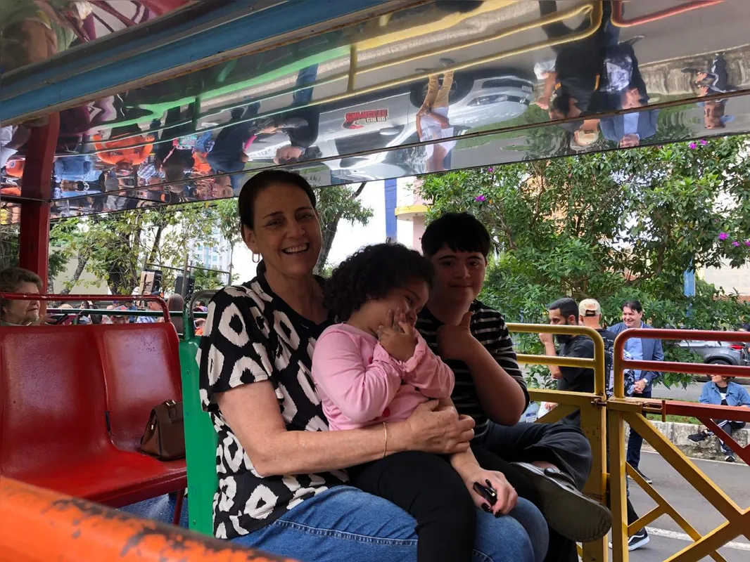 Isabela Ferreira com o filho e a neta: "Acredito que devemos estar unidos a Deus, acreditar no amor de Deus e levar isso e adiante"
