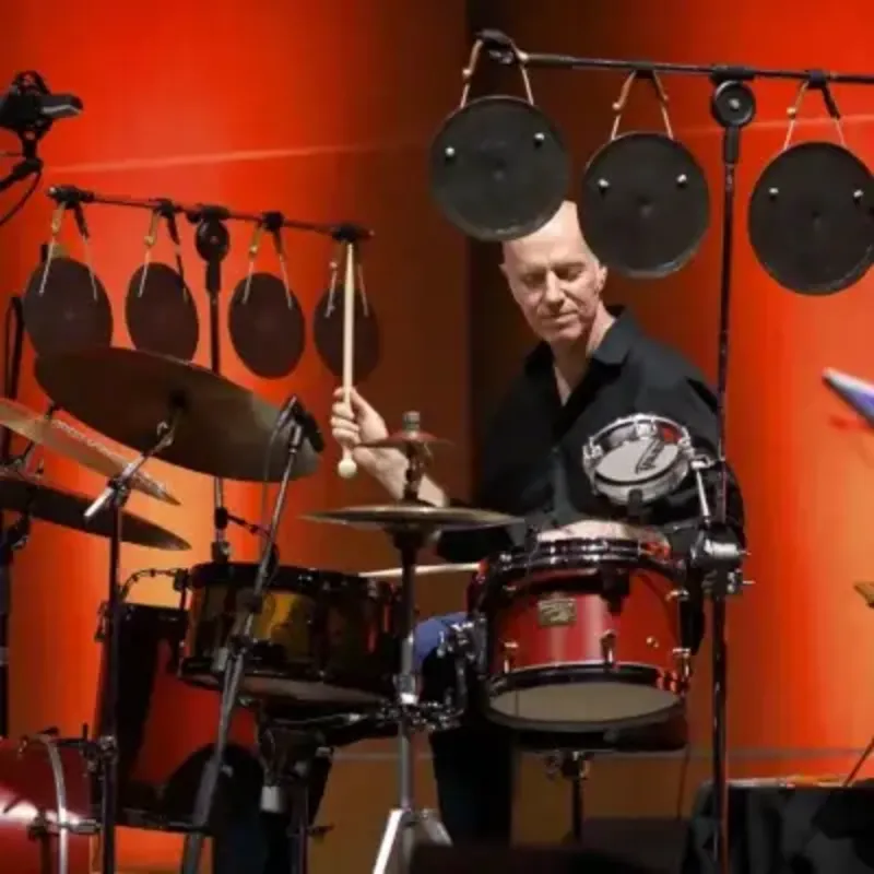 Sérgio Reze (bateria) se apresenta com Mateus Gonsales (piano), Alexandre Ribeiro (clarinete) e Fi Marostica (contrabaixo) no Bravino