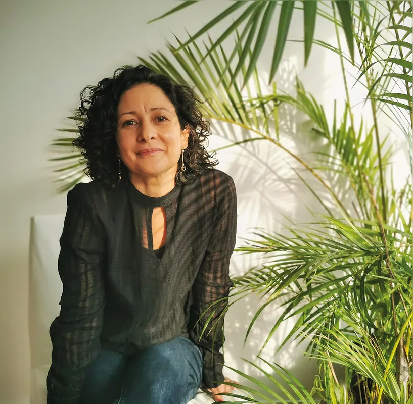 Pilar Quintana ficou conhecida no Brasil em 2020 quando seu romance “A Cachorra” foi publicado aqui, a obra aborda a maternidade de maneira desconcertante