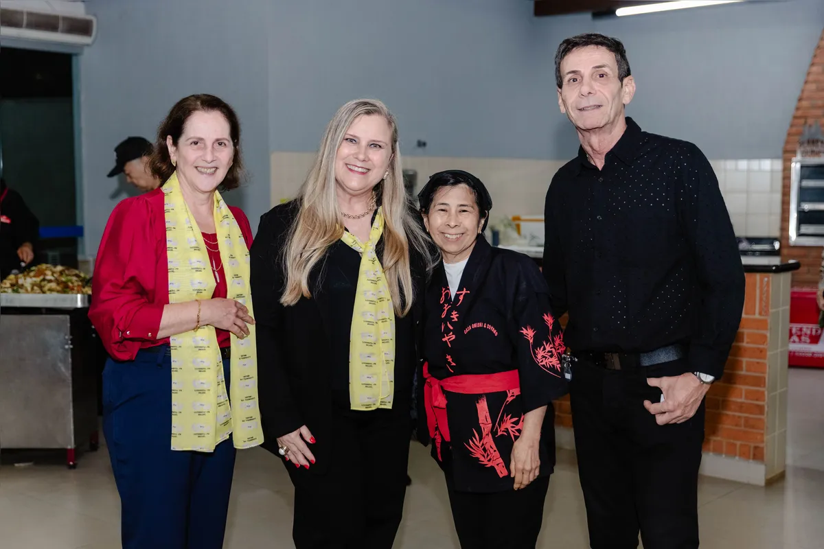 Elizabeth Debertolis, Marcia Mileski Martins, Marina Onishi e Mauricio de Freitas durante o Sujiyaki