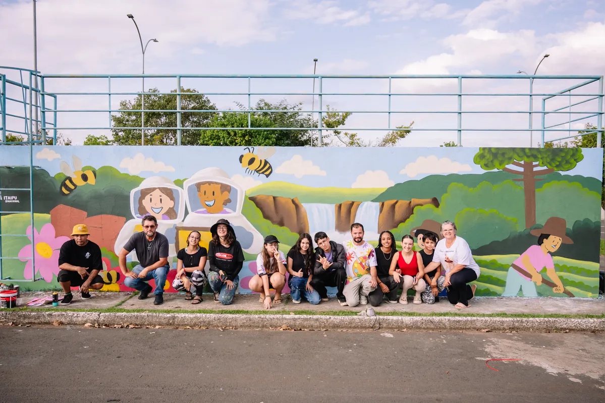 Imagem ilustrativa da imagem Oficinas de grafite mobilizam jovens e dão identidade cultural a espaços públicos