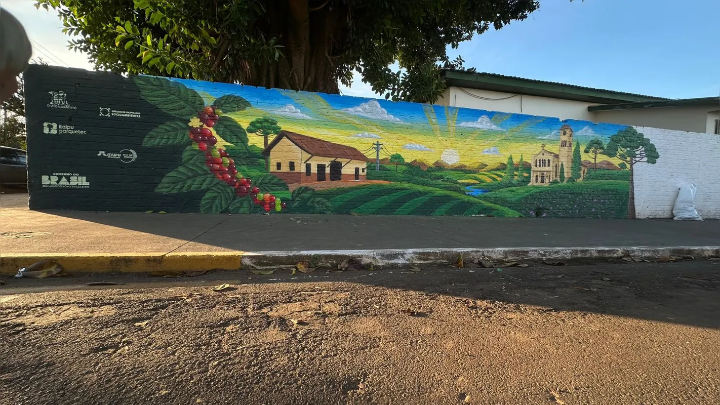 Imagem ilustrativa da imagem Oficinas de grafite mobilizam jovens e dão identidade cultural a espaços públicos