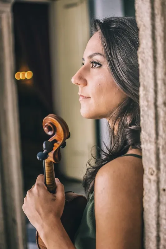 Priscila Rato: solista do concerto é spalla da Orquestra Sinfônica Brasileira e da Orquestra Sinfônica da UFRJ