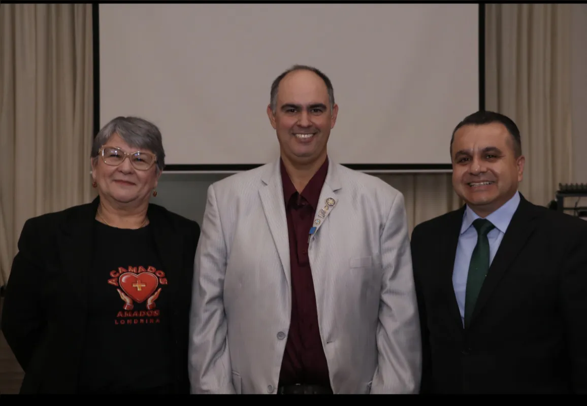 Rosangela Quirino, presidente do Projeto Acamados Mais Amados, Silvio Dicézar Costa, presidente do RCL Sul, e Roberval Pereira