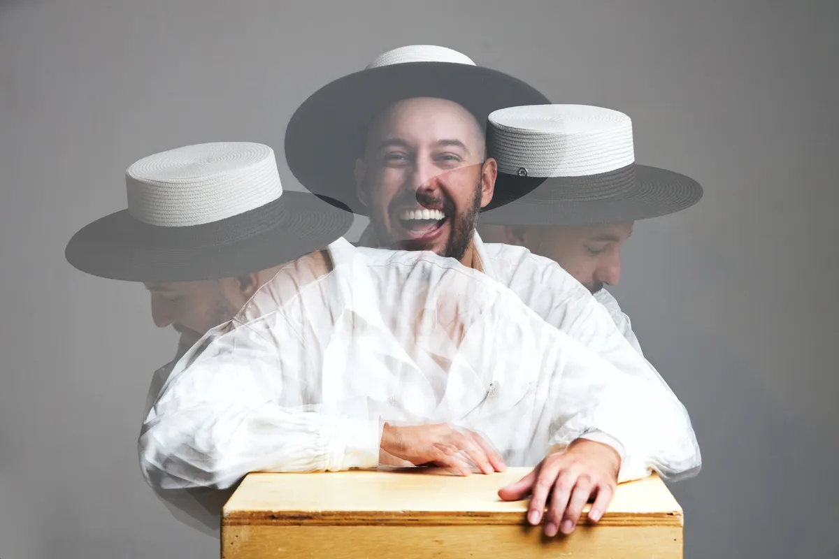 Capa do disco traz o sorriso inconfundível de Paulo Poloni e remete a pluralidade em inagens