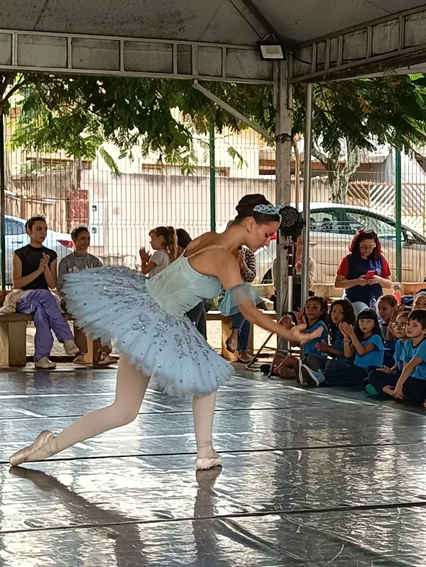 Imagem ilustrativa da imagem Projeto de dança muda rotina nas escolas municipais