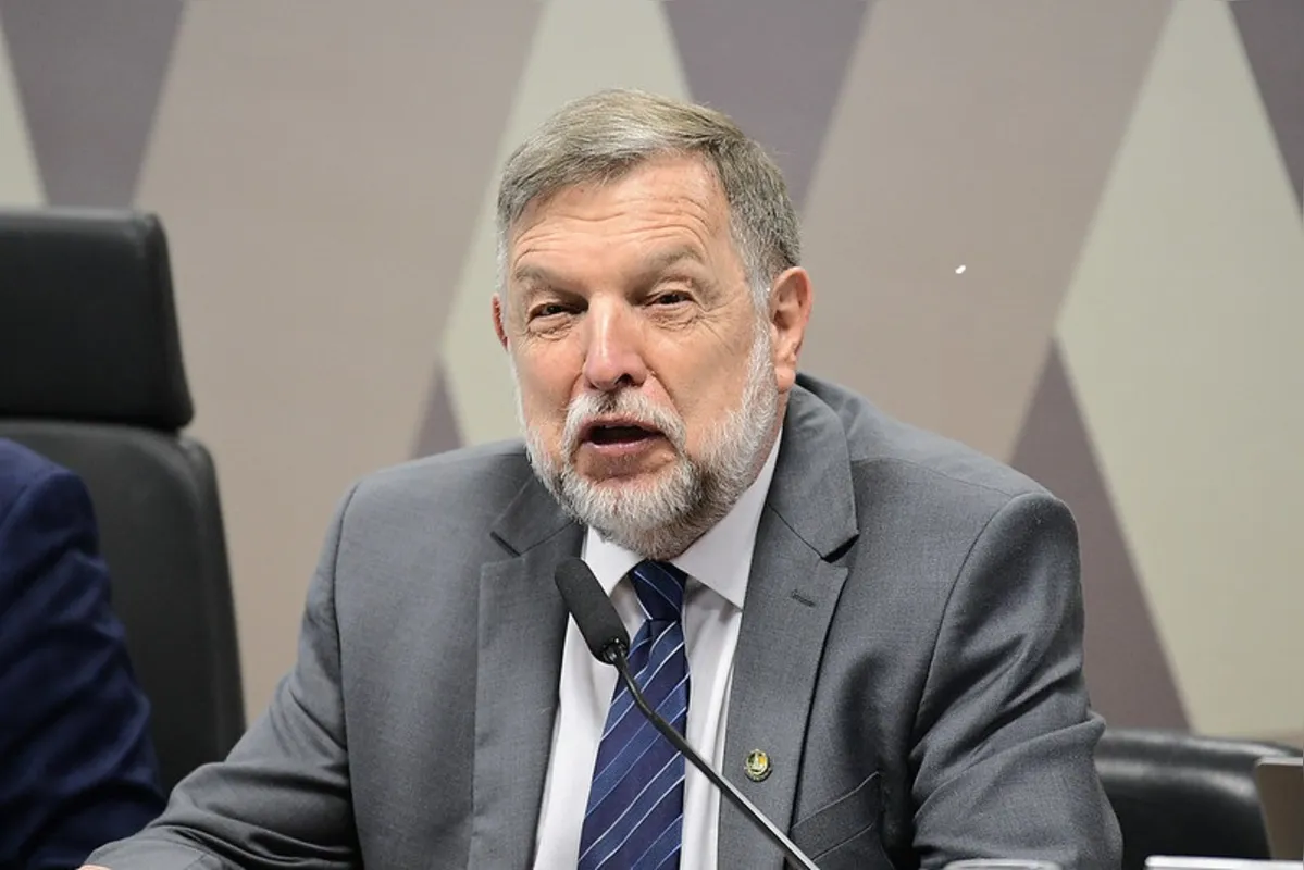 “Um dos efeitos apontados é o aumento do risco de impunidade, já que as sanções por falhas contábeis ficam menos severas e o julgamento das contas tende a se tornar mais brando”, alertou Flávio Arns (PSB)
