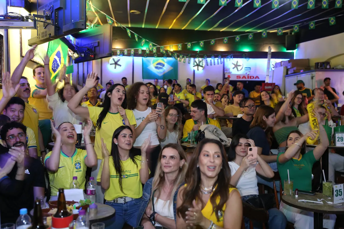 Imagem ilustrativa da imagem Torcida em Londrina é ‘100% Hexa’ após vitória sobre o Japão