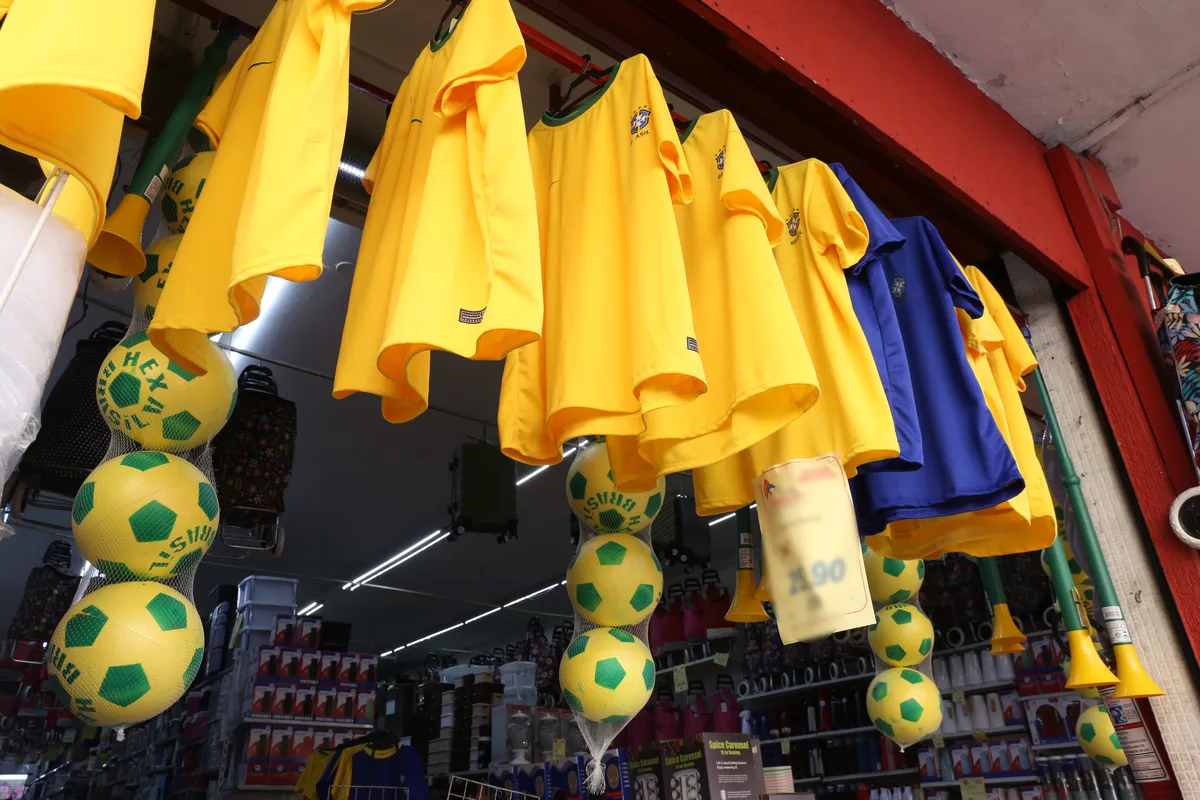 Imagem ilustrativa da imagem Verde e amarelo tomam conta de Londrina para a Copa do Mundo