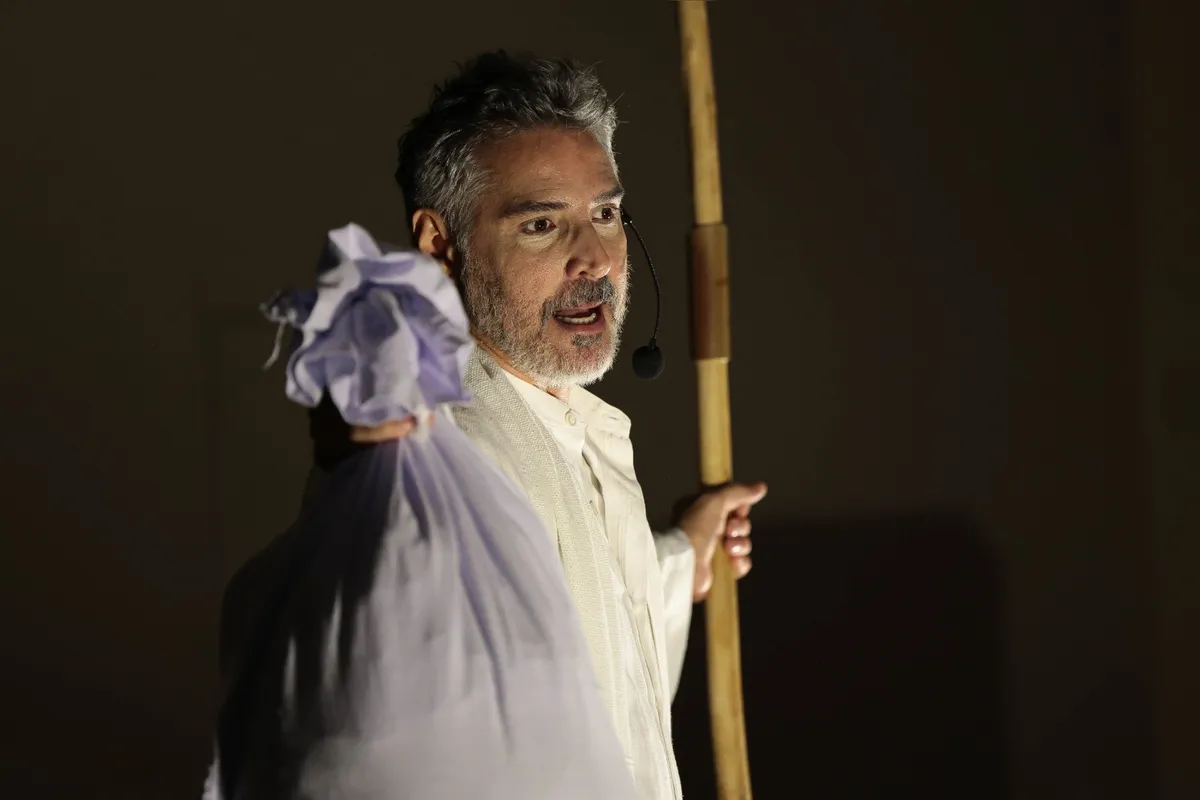 o ator, escritor e narrador pernambucano Luciano Pontes abre a programação de fim de semana com Histórias do Velho do Saco