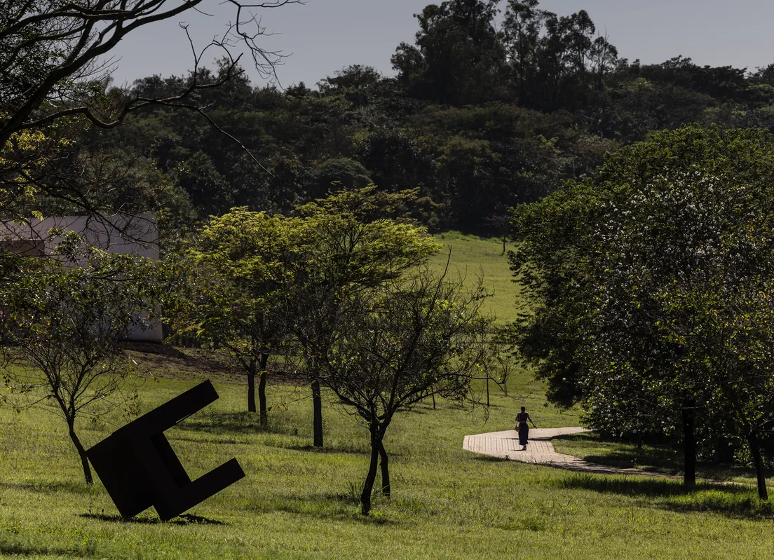 Espaço Estruturado III, escultura em aço corten 1/2 polegadas (2020), de Osmar Dálio