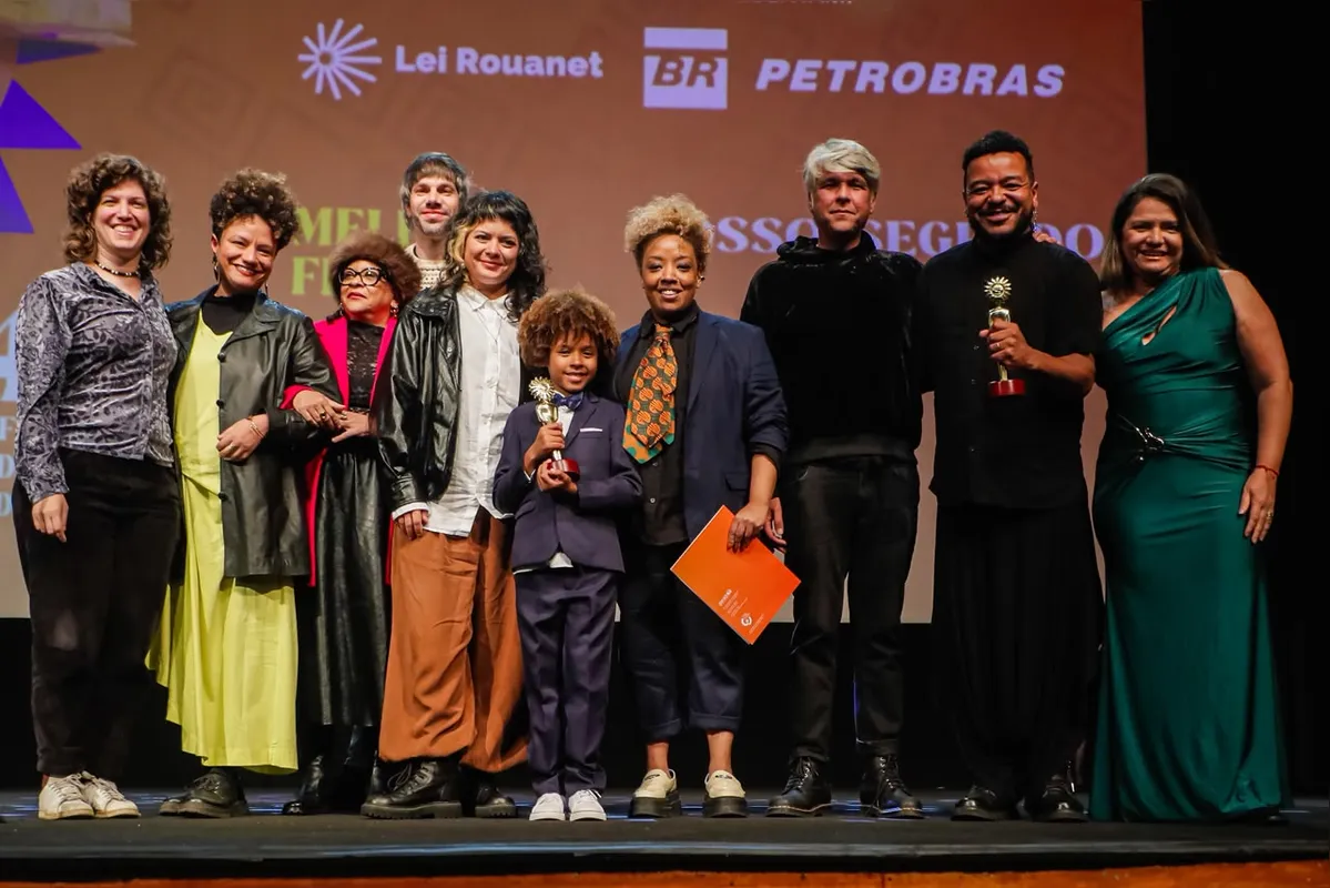 Grace Passô e o elenco de "Nosso Segredo": Melhor Filme no Festival de Gramado