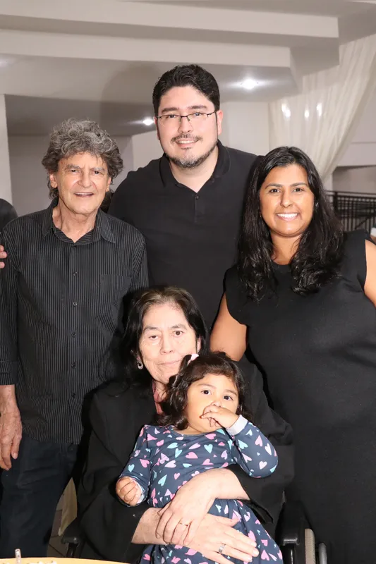 Oswaldo Santos, o presidente do clube, Marlon Peterson dos Santos, Stela Damasceno e Geni dos Santos