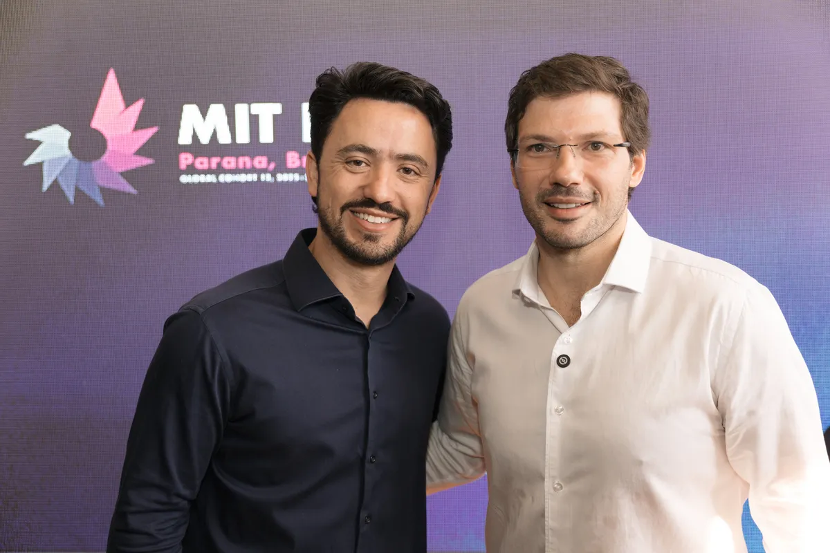 Os prefeitos de Apucarana, Rodolfo Mota, e de Londrina, Tiago Amaral