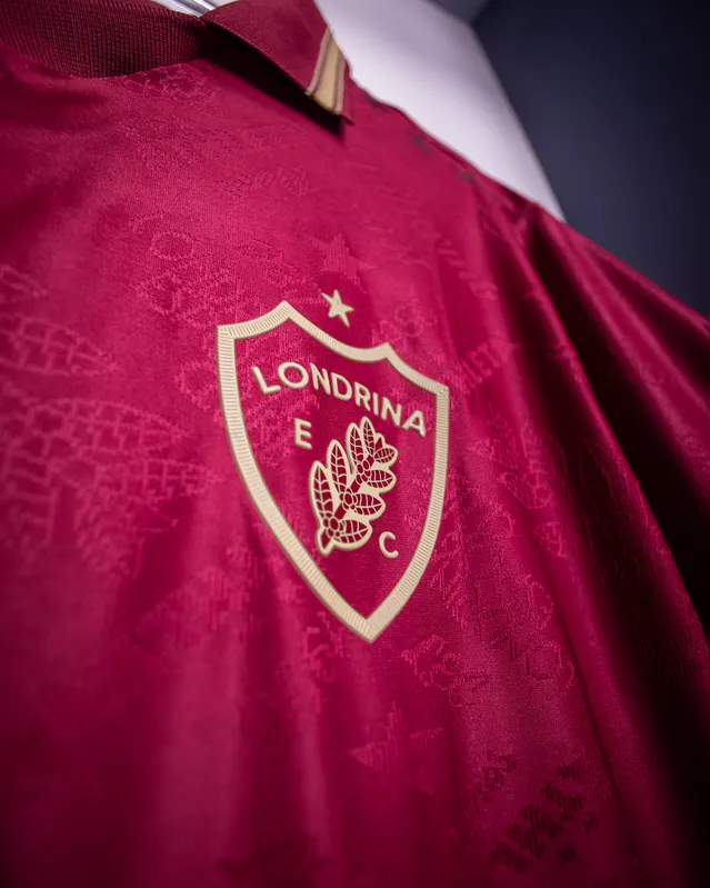 Imagem ilustrativa da imagem Londrina vai estrear nova camisa vermelha; veja detalhes