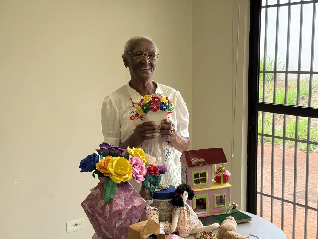 Idosa nasceu no Rio e mora na zona norte de Londrina há 50 anos: “Já trabalhei na roça, capinei arroz, já plantei, coei café, já fiz de tudo”