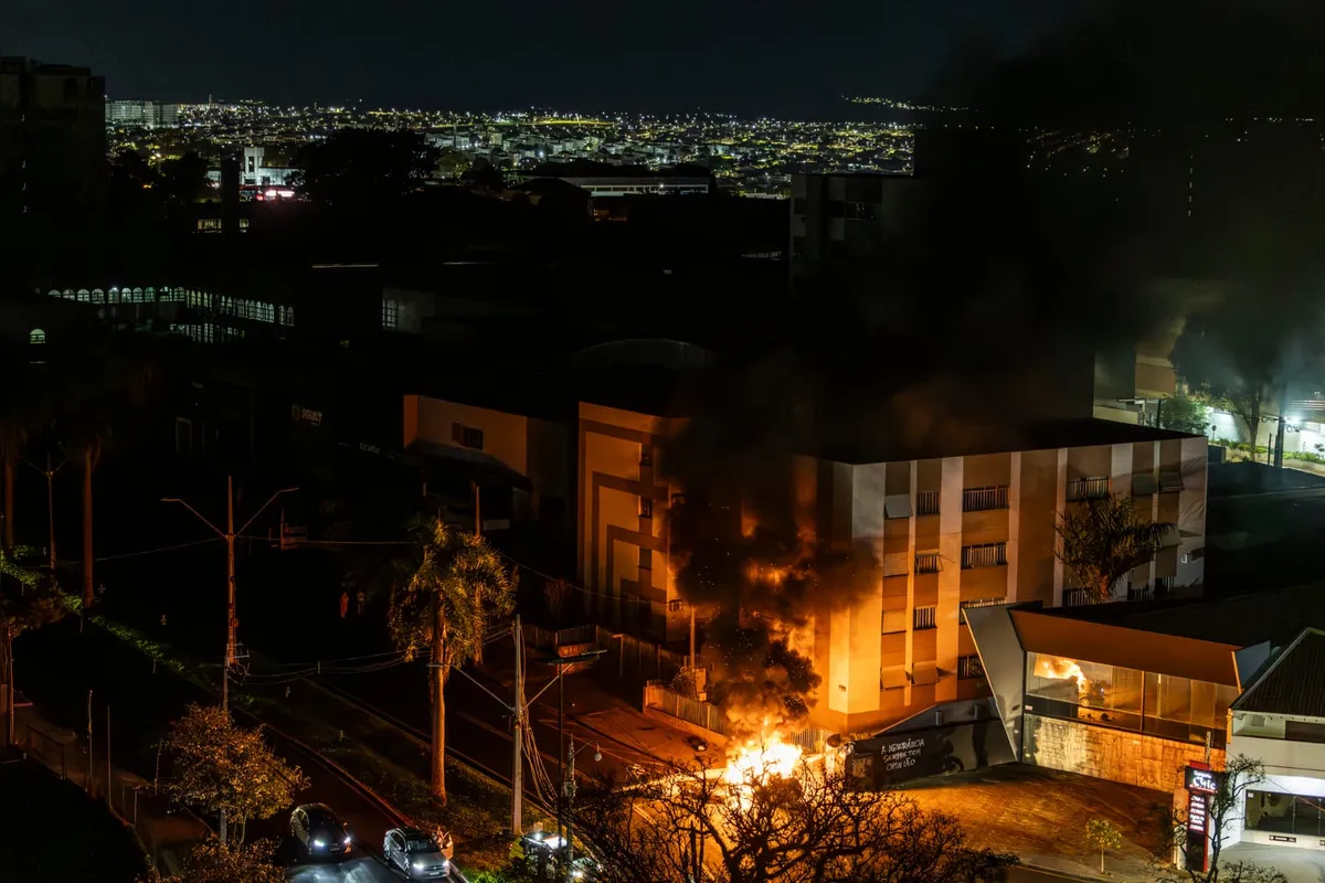 Acidente levou a apagão na região central de Londrina, com mais de 2 mil unidades consumidoras sem energia elétrica