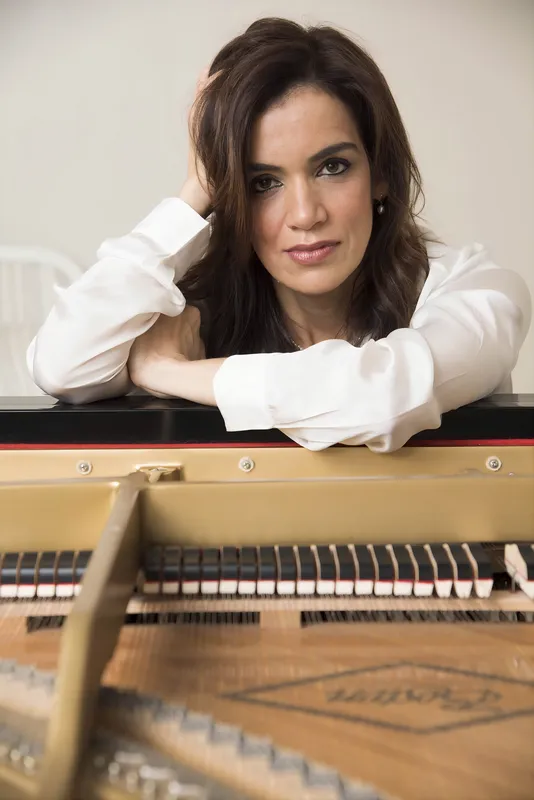 Simone Leitão: pianista reconhecida internacionalmente se apresenta com a Osuel