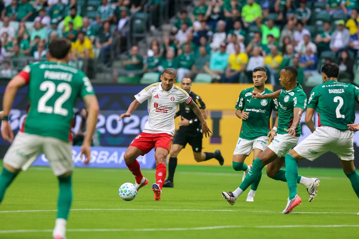 Imagem ilustrativa da imagem Palmeiras  e Inter fazem jogo truncado e ficam no zero