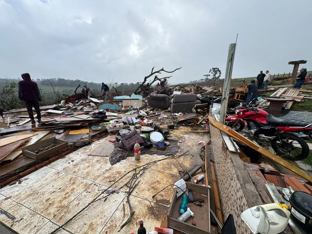 O tornado atingiu áreas rurais de Piraí do Sul