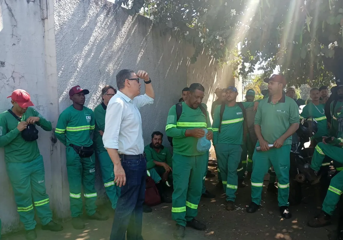 Advogado Vinicius Petrilo esteve com os manifestantes, prestando apoio jurídico