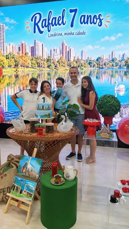 Rafael com seus pais, Vanessa e Rogério, e irmãos Maria Fernanda e Miguel Marcos