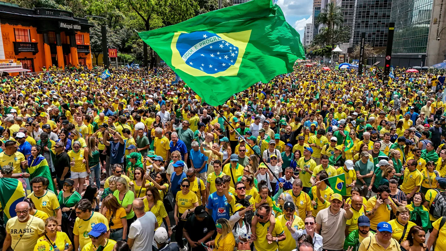 Ato em apoio à candidatura de Flávio Bolsonaro à Presidência da República reúne apoiadores na Avenida Paulista