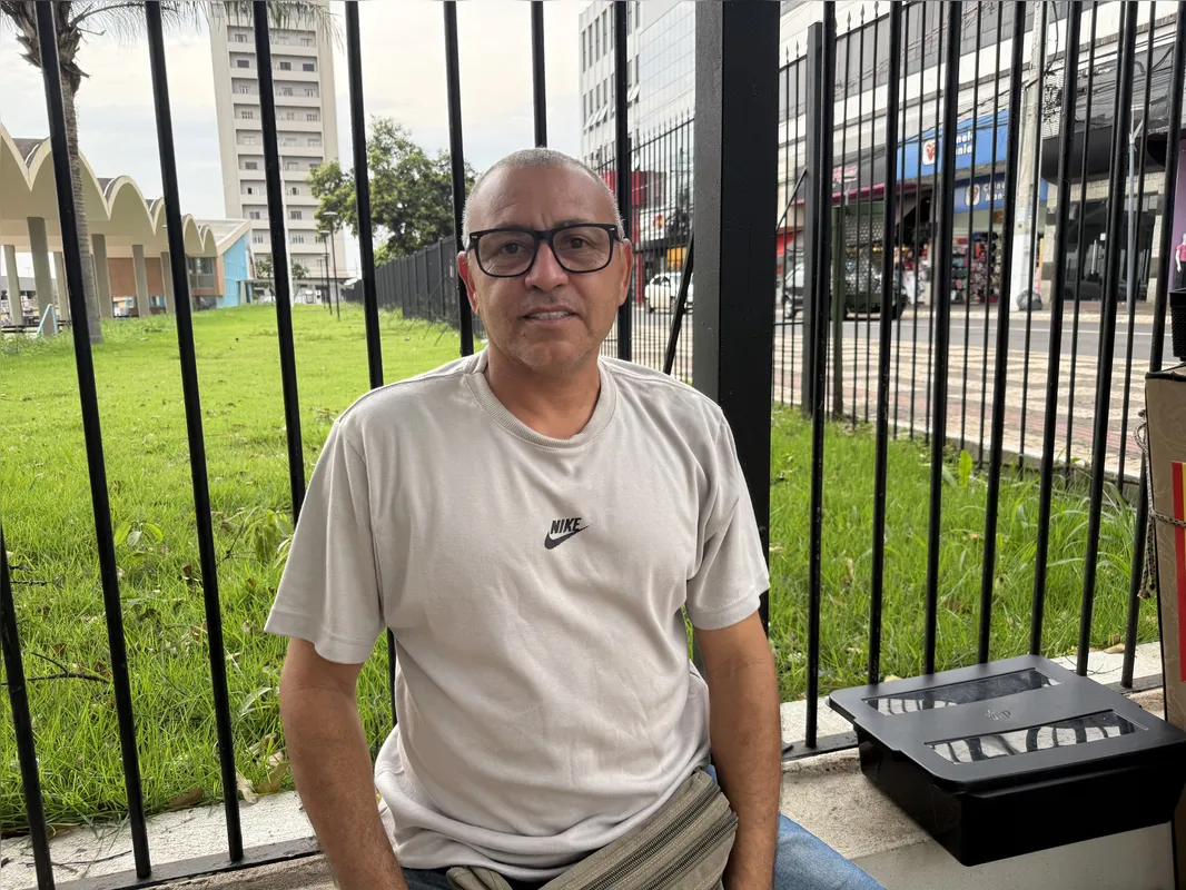 Renato Luciano elogia o temporizador no cruzamento da Rua Sergipe com a Avenida São Paulo: "Antes não tinha tempo para o pedestre, a gente tinha que ficar atento"
