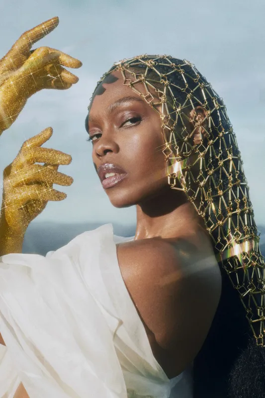 Xênia França, vencedora do Grammy Latino em 2023, encerra o evento no domingo (18)