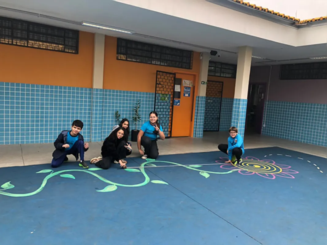 Alunos da E.M. Sonia Debei realizaram um projeto após verificarem um problema relacionado à água no pátio da escola