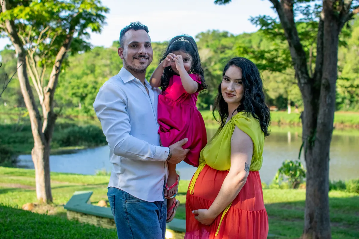 Aurora de 3 anos, passeou acompanha do pai, Willian e da mãe Ketlyn, que espera o segundo filho do casal