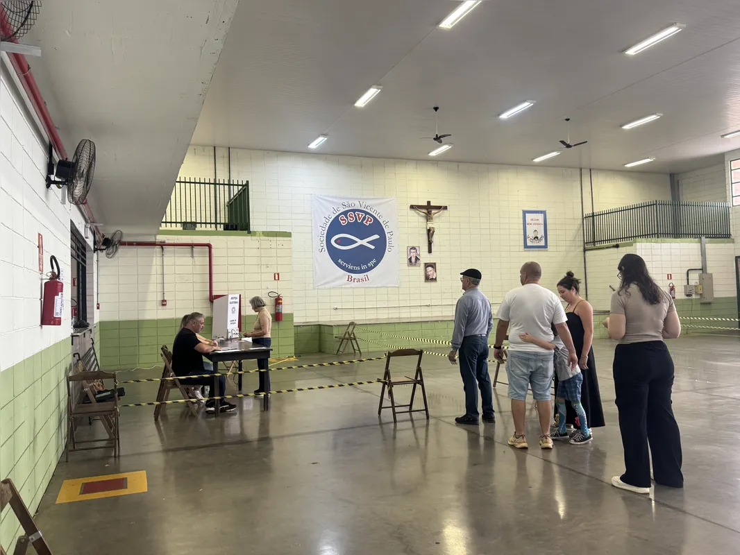 Seção de votação no Lar São Vicente de Paulo