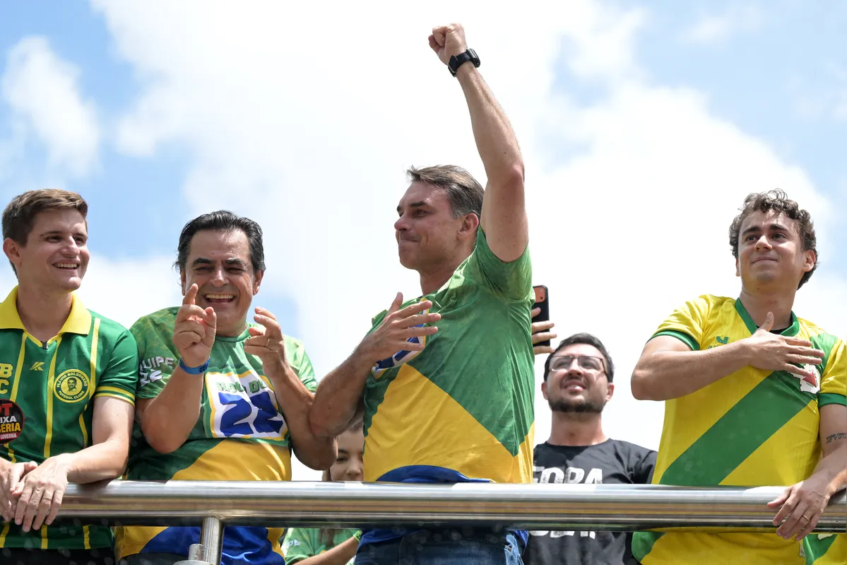 Belo Horizonte foi a cidade escolhida por Flavio Bolsonaro para manifestação no último dia de campanha
