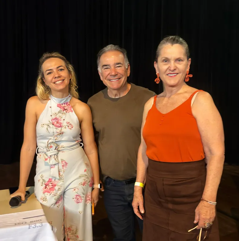 A polonesa Kat Chiluta, renomada professora de fotografia, com o casal Walter e Adelma Montagna