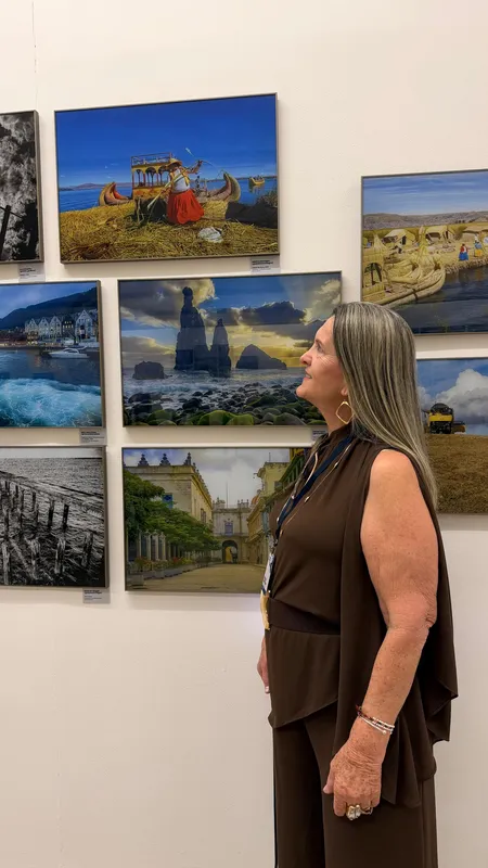A premiada fotógrafa de Londrina com fotos de sua autoria em exposição em Brasília