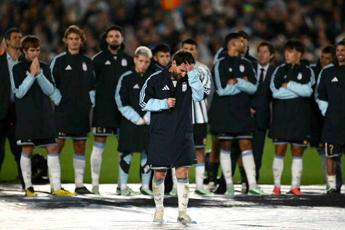 Argentina's forward #10 Lionel Messi gestures as he speaks following the international friendly football match between Argentina and Benin at the Mas Monumental stadium in Buenos Aires on October 6, 2026. (Photo by Luis ROBAYO / AFP)