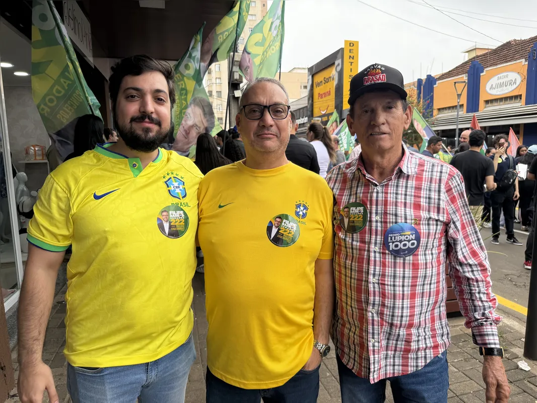 Matheus Barroso, Flávio Barroso e Daniel Saravia vieram de Ibiporã para apoiar os candidatos do Partido Liberal